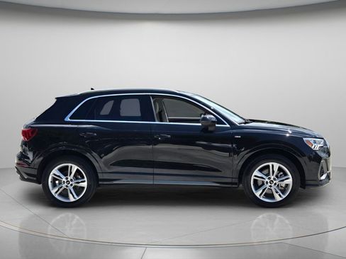 Used 2023 Audi Q3 2.0T Premium w/ Convenience Package AWD/4WD image 4