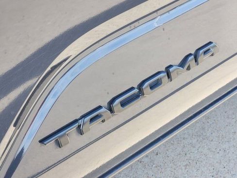 Used 2024 Toyota Tacoma TRD Off-Road image 8