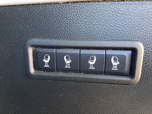 Used 2022 Jeep Wagoneer Series III AWD/4WD image 28