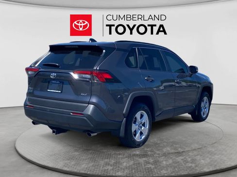 Used 2021 Toyota RAV4 XLE w/ Convenience Package FWD image 5