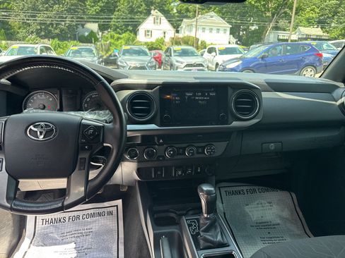 Used 2019 Toyota Tacoma TRD Off-Road AWD/4WD image 23