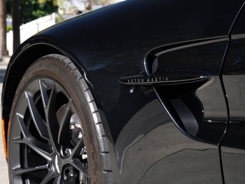 Used 2025 Aston Martin V8 Vantage Coupe image 9