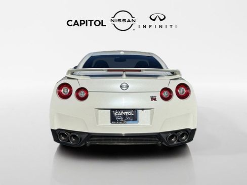 Used 2016 Nissan GT-R Premium image 6