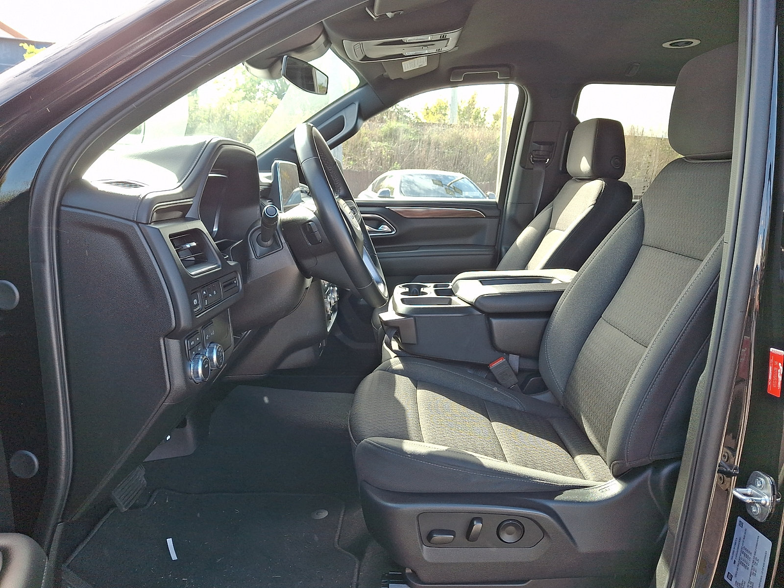 Used 2024 GMC Yukon SLE AWD/4WD image 15