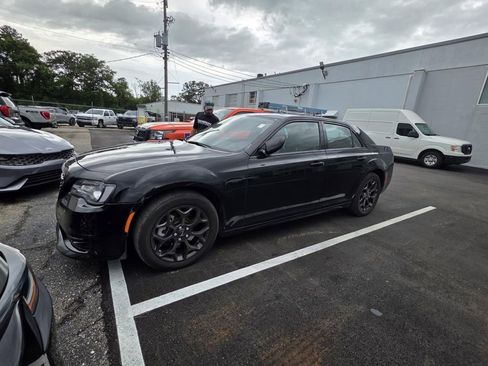 Used 2022 Chrysler 300 Touring L w/ Popular Equipment Group AWD/4WD image 4