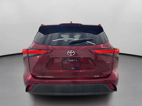 Used 2021 Toyota Highlander XLE image 8