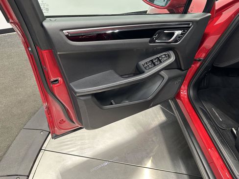 Certified 2026 Porsche Macan AWD/4WD image 15