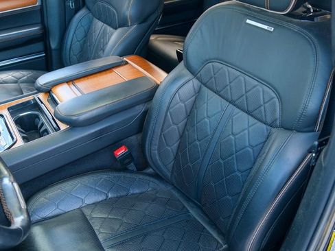 Used 2022 Jeep Grand Wagoneer Series III w/ Rear Seat Video Group 1 AWD/4WD image 15