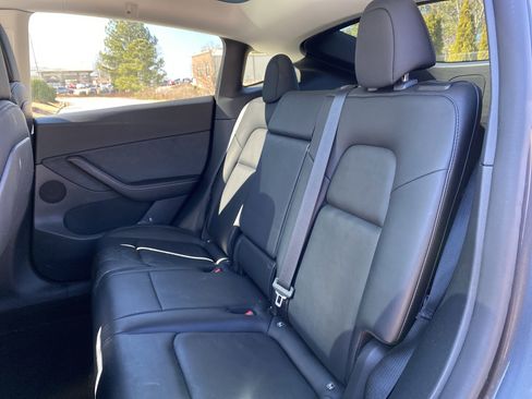 Used 2022 Tesla Model Y Long Range image 8