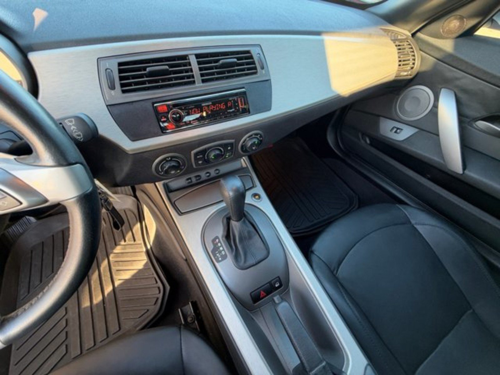 Used 2004 BMW Z4 2.5i RWD image 13