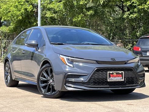 Used 2024 Toyota Corolla SE FWD image 2