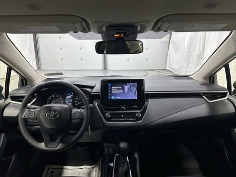 Used 2025 Toyota Corolla LE image 40