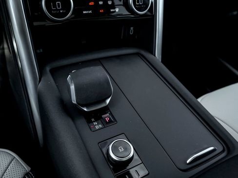 New 2026 Land Rover Discovery Limited Edition AWD/4WD image 14