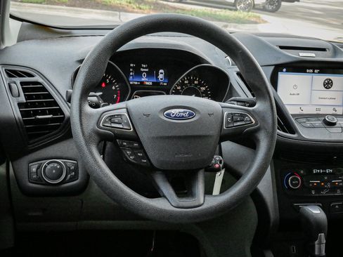 Used 2017 Ford Escape SE w/ Equipment Group 201A FWD image 6