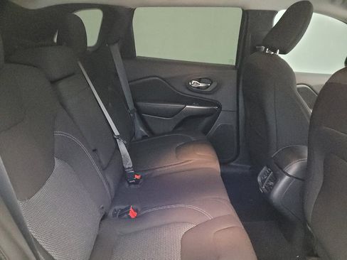 Used 2019 Jeep Cherokee Latitude w/ Popular Appearance Group FWD image 19