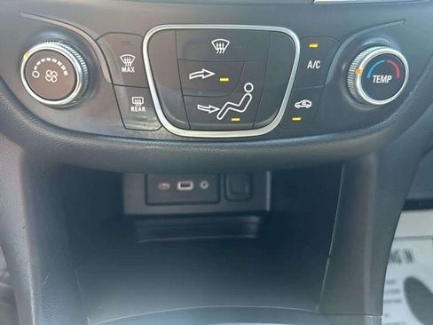 Used 2020 Chevrolet Equinox LT FWD image 6
