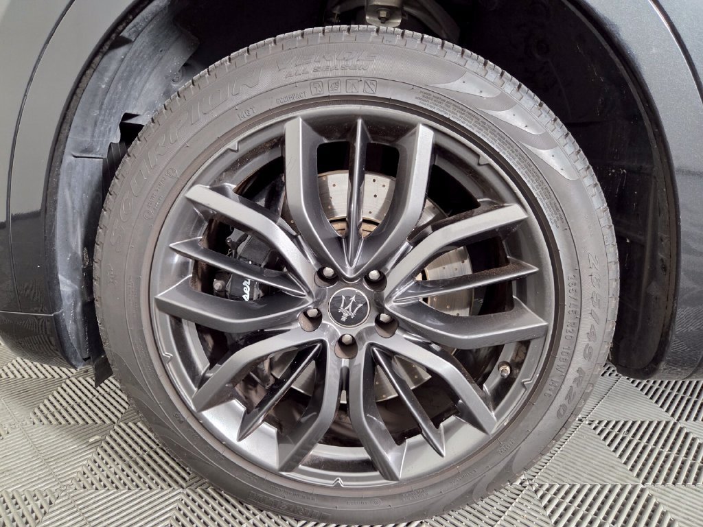 Used 2024 Maserati Levante GT Ultima AWD/4WD image 7