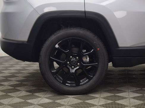 New 2026 Jeep Compass Latitude image 9