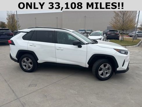 Used 2022 Toyota RAV4 LE image 2