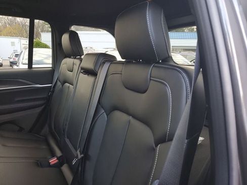 New 2025 Jeep Grand Cherokee Limited image 14
