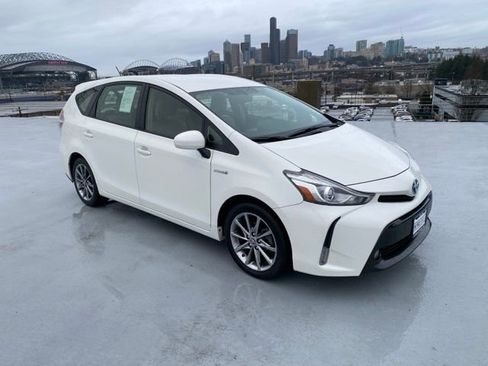 Used 2015 Toyota Prius V Five image 27