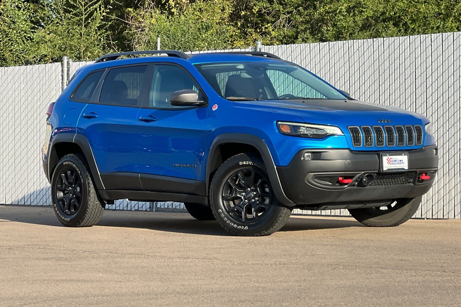 Used 2021 Jeep Cherokee Trailhawk AWD/4WD image 2