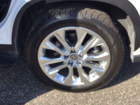 Used 2023 Toyota Highlander Limited image 14