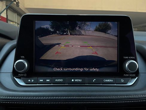 Used 2025 Nissan Rogue SV FWD image 34