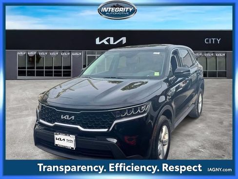 Used 2023 Kia Sorento LX AWD/4WD image 4