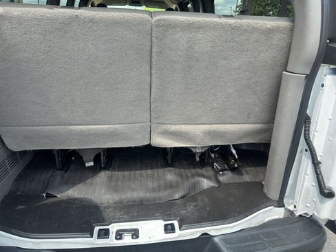 Used 2019 Chevrolet Express 3500 LS RWD image 18