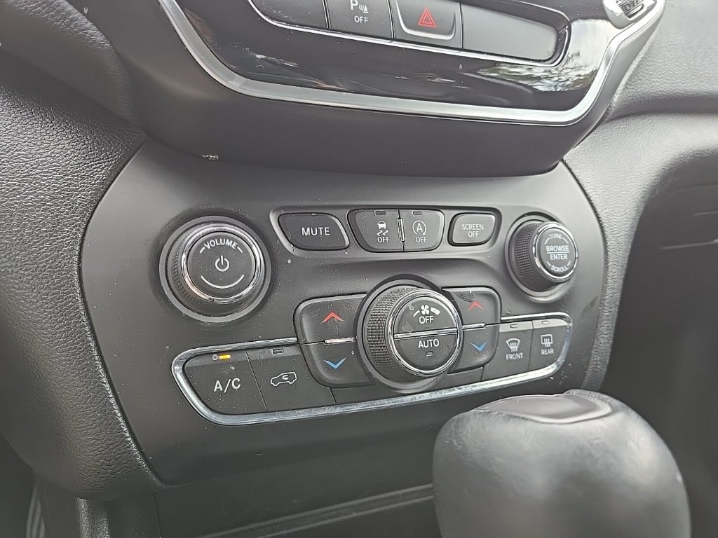 Used 2019 Jeep Cherokee Limited AWD/4WD image 27