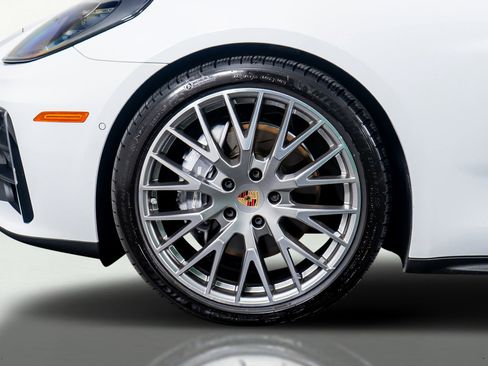 Used 2024 Porsche Panamera 4 w/ Premium Package image 46