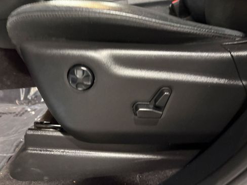 Used 2017 Jeep Grand Cherokee Altitude AWD/4WD image 32
