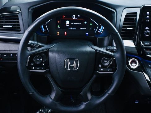 Used 2023 Honda Odyssey Elite image 13