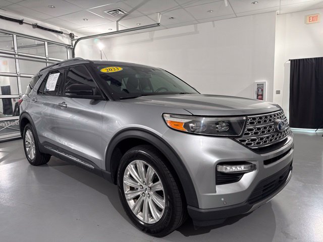 Used 2023 Ford Explorer Limited w/ Limited Technology Package RWD image 1