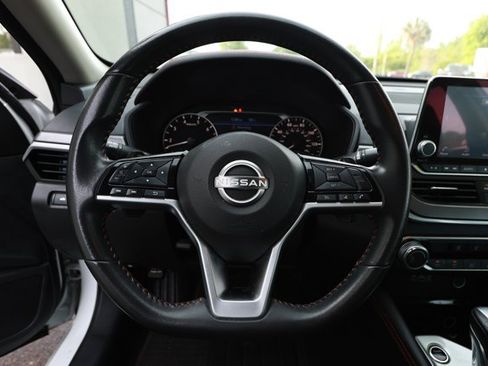 Used 2024 Nissan Altima 2.5 SR FWD image 11