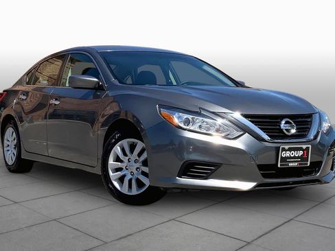 Used 2017 Nissan Altima FWD image 3