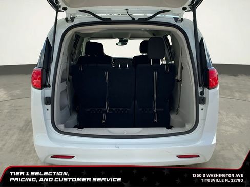Used 2023 Chrysler Voyager LX FWD image 16