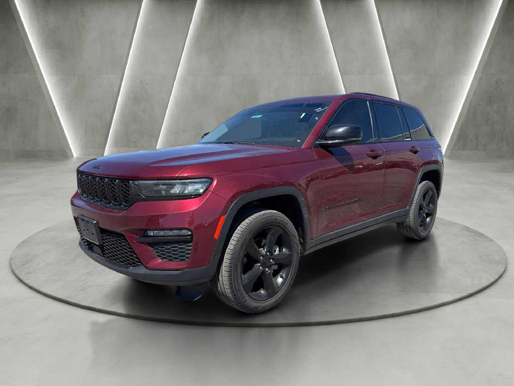 Used 2023 Jeep Grand Cherokee Limited w/ Black Appearance Package AWD/4WD image 3