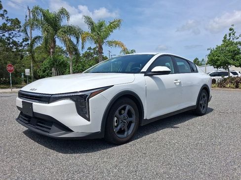 Used 2025 Kia K4 FWD image 1