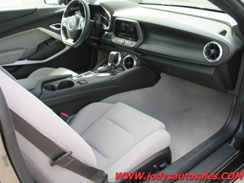 Used 2018 Chevrolet Camaro SS RWD image 20