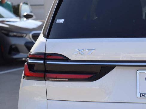 Used 2024 BMW X7 xDrive40i image 5