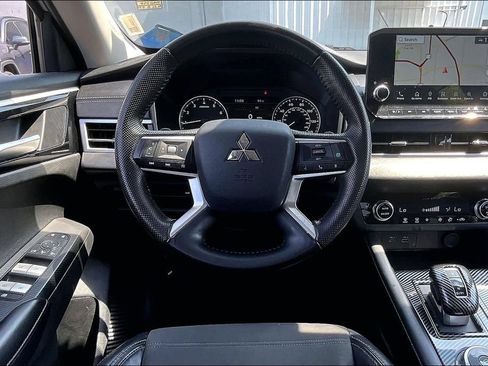 Used 2023 Mitsubishi Outlander SE Black Edition FWD image 8