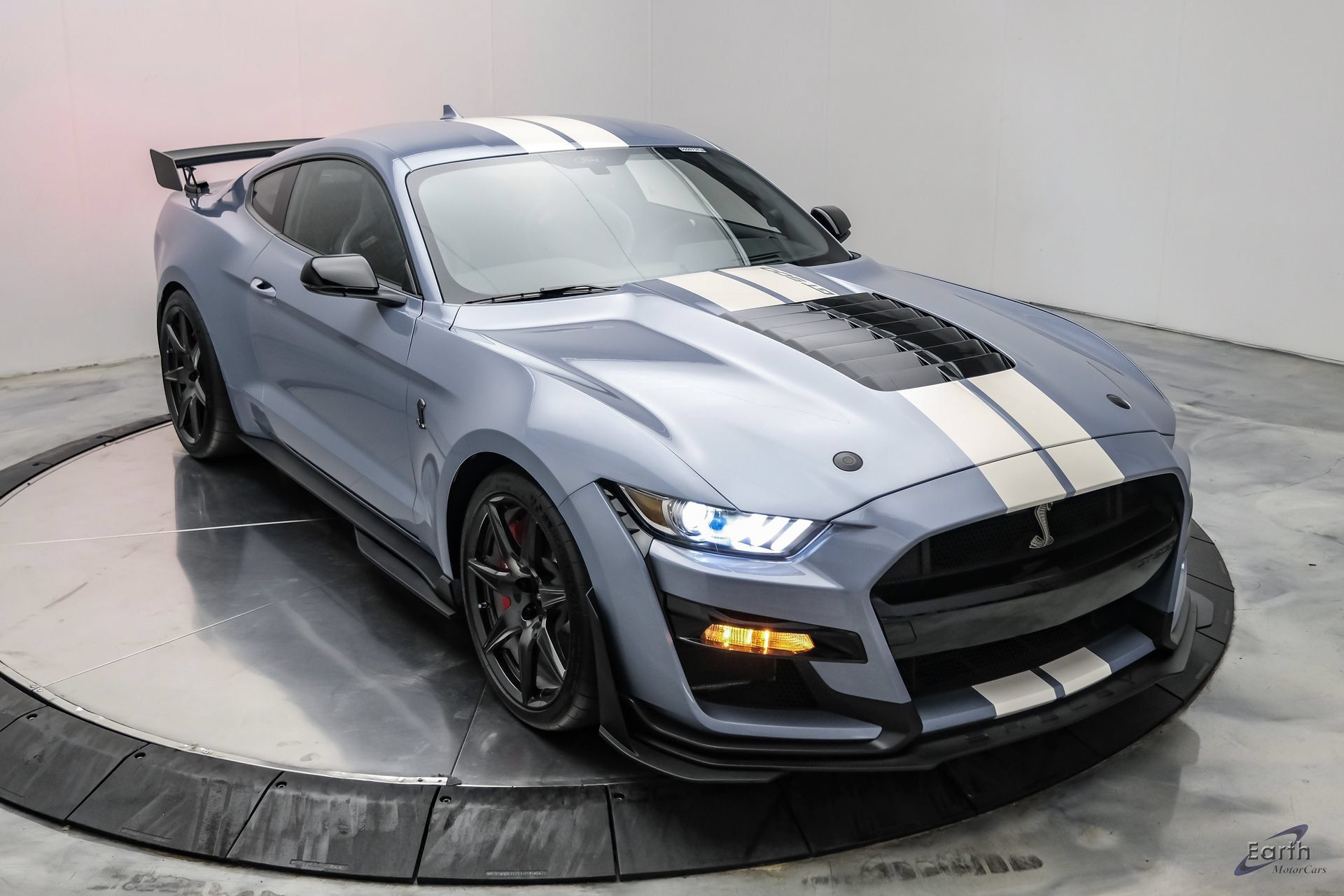 Used 2022 Ford Mustang Shelby GT500 w/ Carbon Fiber Track Pack RWD image 30