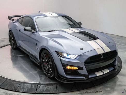 Used 2022 Ford Mustang Shelby GT500 w/ Carbon Fiber Track Pack RWD image 30