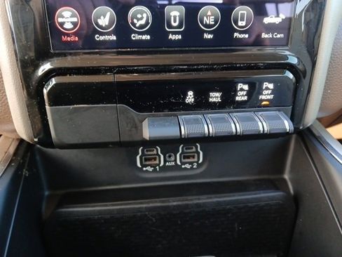 Used 2020 RAM 1500 Laramie image 41
