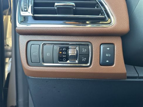 Used 2024 Lincoln Navigator Reserve image 11