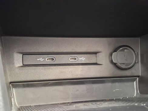 Certified 2023 Volkswagen Taos SE w/ Panoramic Sunroof Package image 24