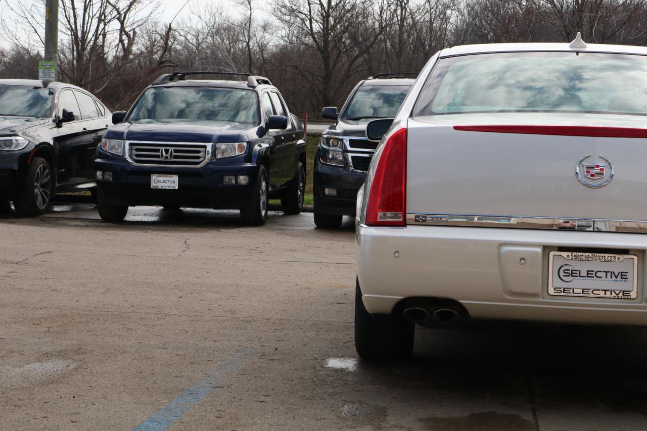 Used 2009 Cadillac DTS w/ Sun And Sound Package FWD image 11