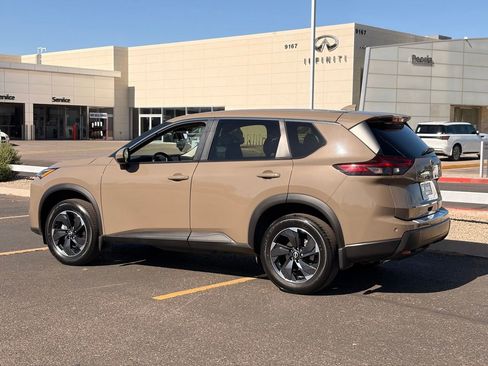 Certified 2024 Nissan Rogue SV FWD image 4